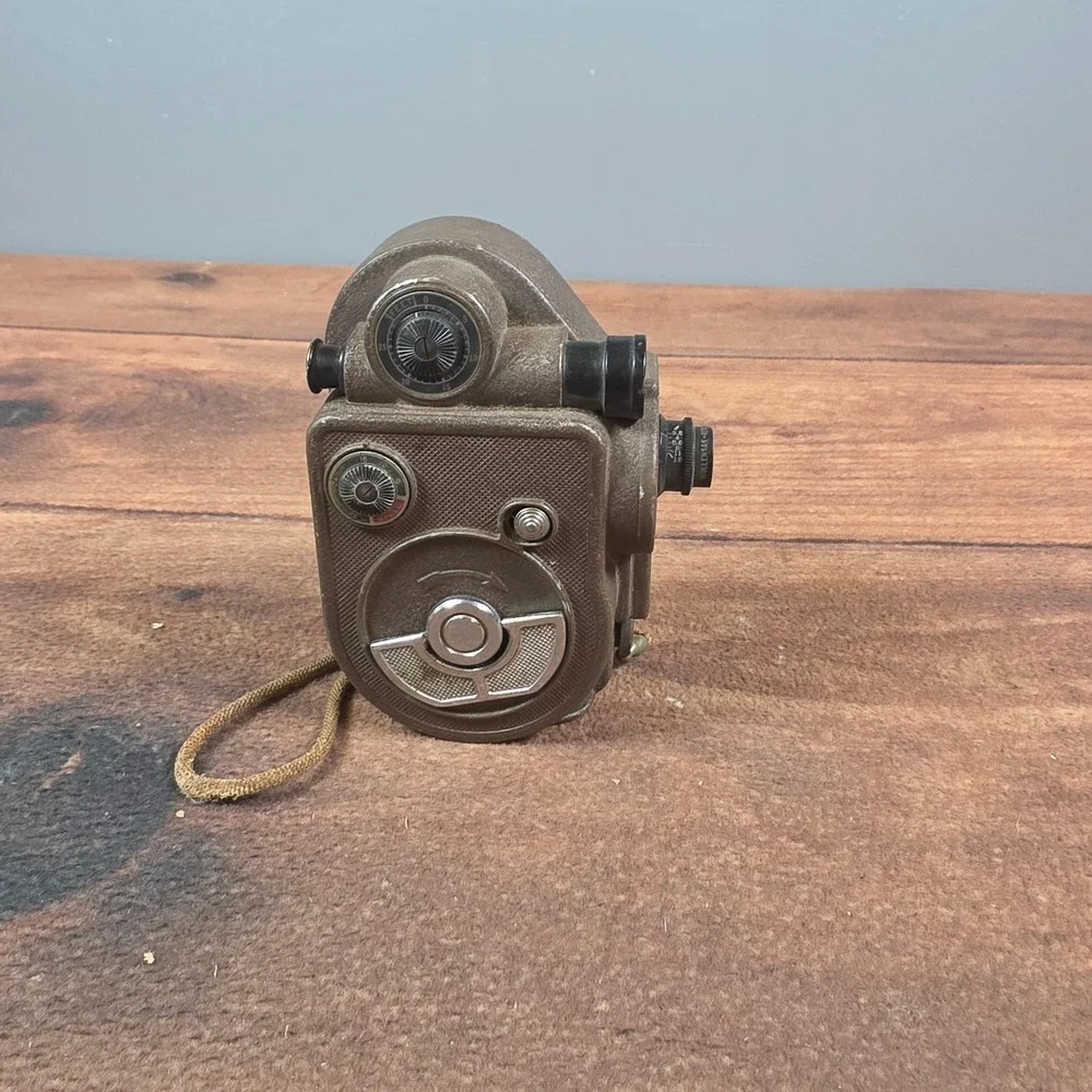 Revere Model 88 Movie Camera 8mm Brown Good Vintage Wollensak Lens Wind Up